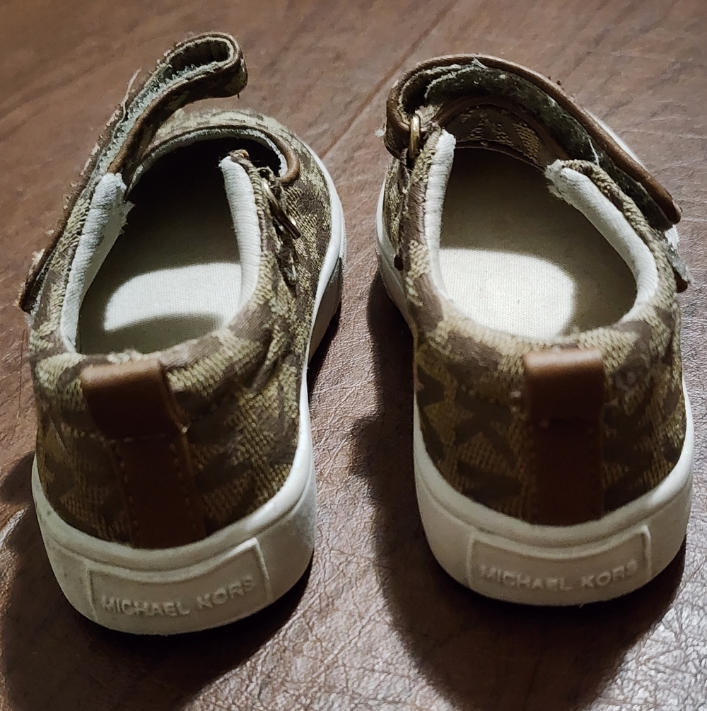 Michael Kors Kids Brown Shoes - Picture 3 of 8